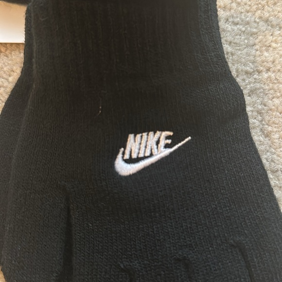 Nike boys knit hat/gloves set - Picture 6 of 9
